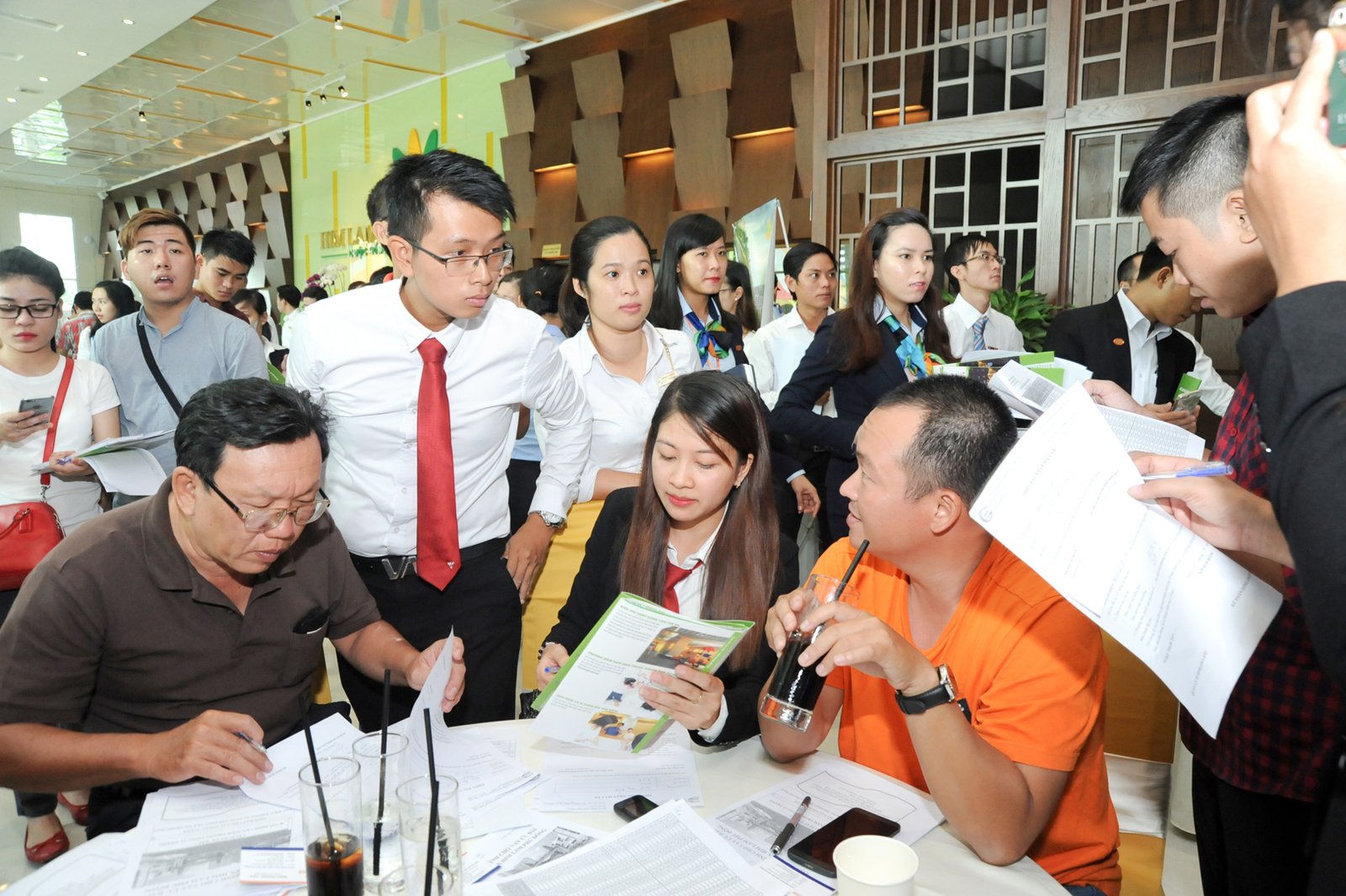 ĐỔ XÔ ĐI MUA CĂN HỘ HIM LAM PHÚ ĐÔNG