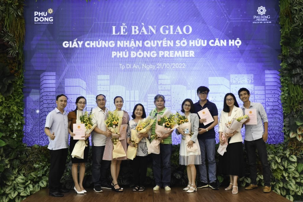 PHÚ ĐÔNG GROUP TRAO SỔ HỒNG ĐỢT 2 CHO 100 KHÁCH HÀNG PHÚ ĐÔNG PREMIER, TIẾP TỤC RA MẮT LOẠT DỰ ÁN MỚIL