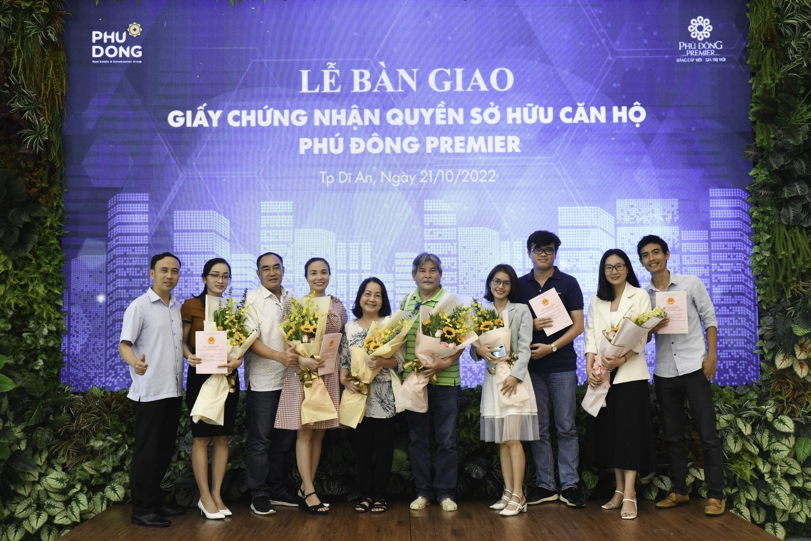 PHÚ ĐÔNG GROUP TRAO SỔ HỒNG ĐỢT 2 CHO 100 KHÁCH HÀNG PHÚ ĐÔNG PREMIER, TIẾP TỤC RA MẮT LOẠT DỰ ÁN MỚIL