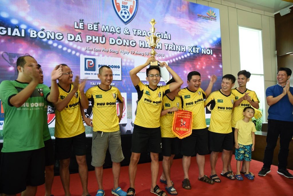 TƯNG BỪNG LỄ BẾ MẠC GIẢI BÓNG ĐÁ PHÚ ĐÔNG CUP 2018