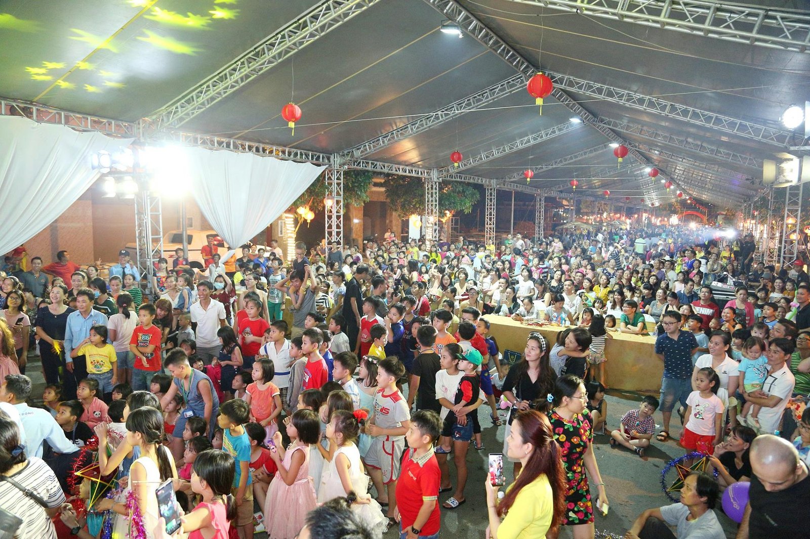 NGẬP TRÀN NIỀM VUI TRONG ĐÊM HỘI TRĂNG RẰM 2018 CÙNG PHÚ ĐÔNG GROUP