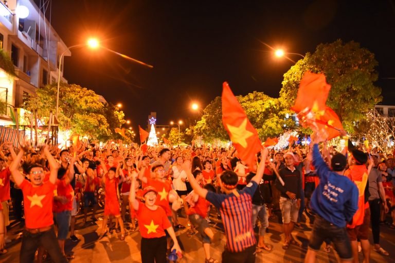 VỠ ÒA NIỀM VUI KHI ĐỘI TUYỂN VIỆT NAM VÔ ĐỊCH GIẢI AFF CUP 2018