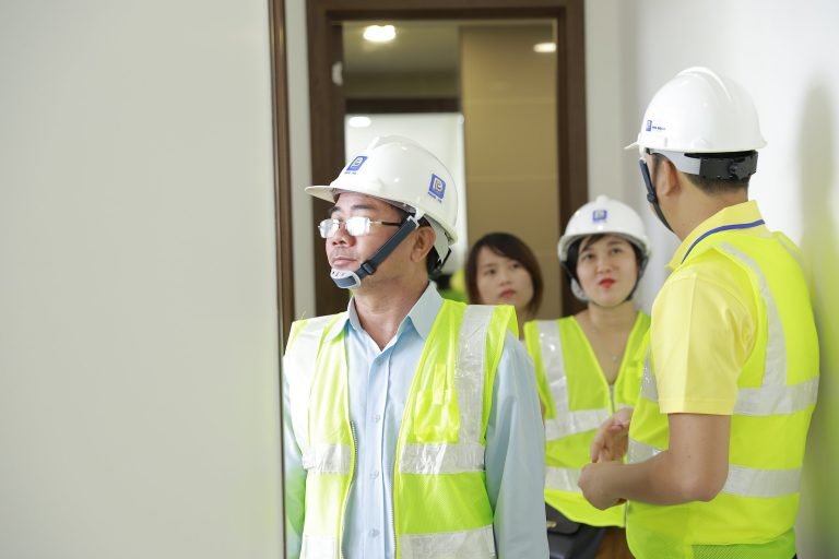 PHÚ ĐÔNG PREMIER: KHÁCH HÀNG KIỂM CHỨNG CĂN HỘ THẬT NGAY TẠI CÔNG TRƯỜNG