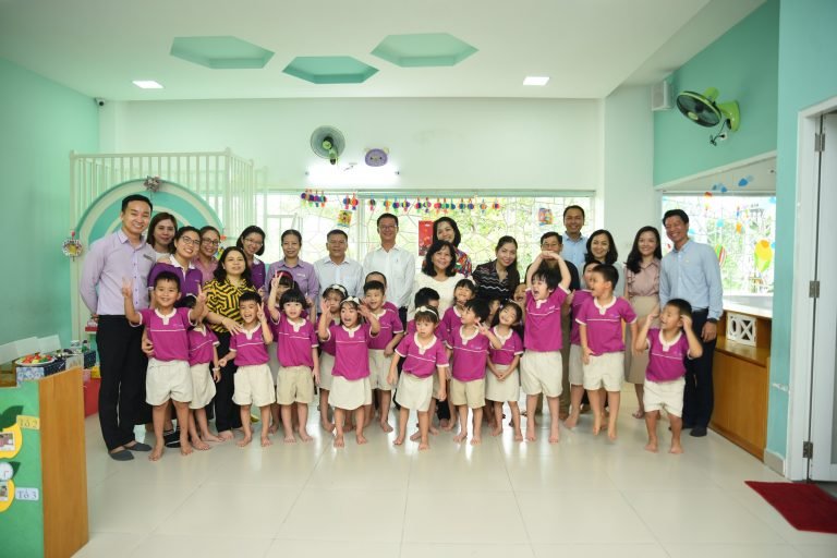 PHÓ BÍ THƯ, CHỦ TỊCH HĐND TP DĨ AN LÀM VIỆC VÀ THAM QUAN TRƯỜNG MẦM NON PHÚ ĐÔNG LOTUS