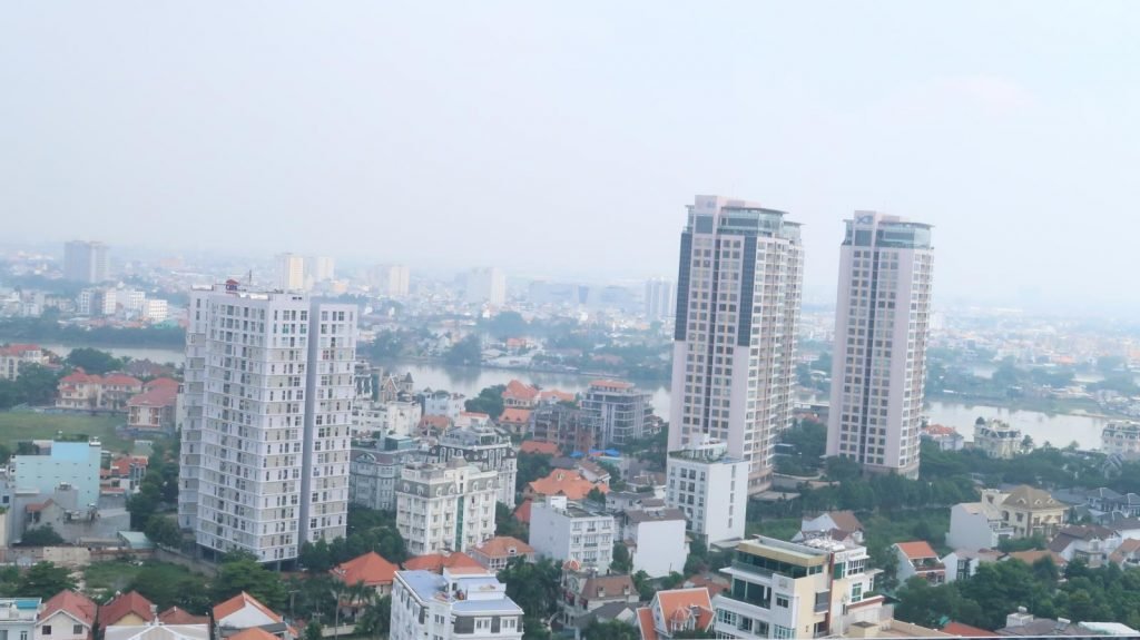 LÃI SUẤT NGÂN HÀNG GIẢM MẠNH, TIỀN NHÀN RỖI CÓ ĐỔ VỀ NHÀ ĐẤT?