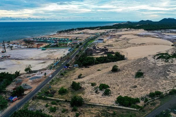 CÁC ÔNG LỚN BẤT ĐỘNG SẢN ĐỔ XÔ RA VÙNG VEN