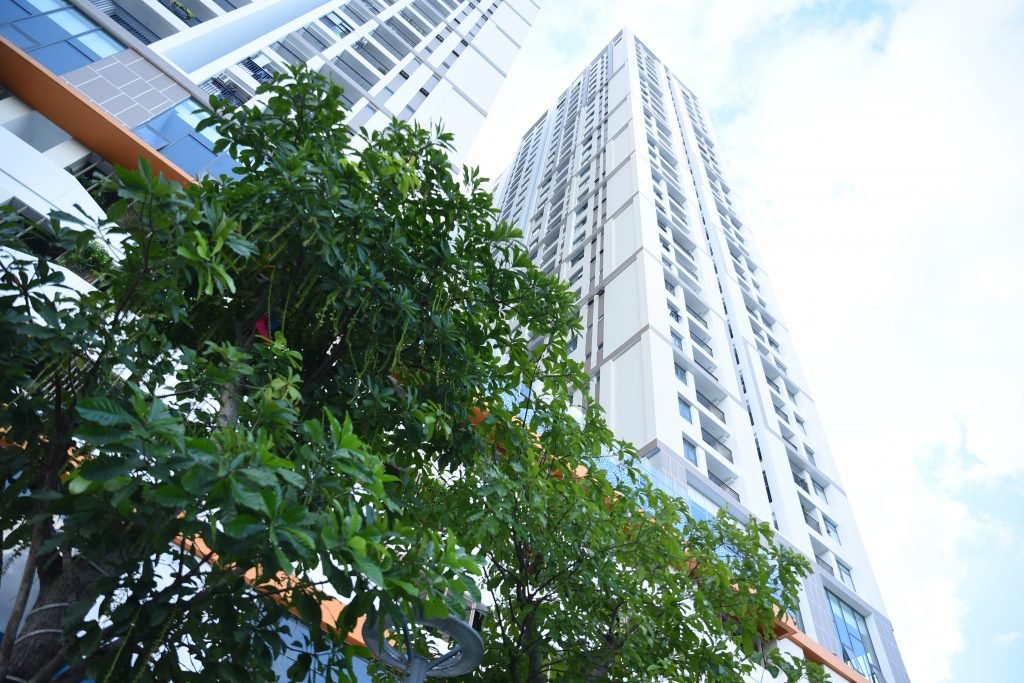 NGƯỜI MUA BĐS CHẬT VẬT TÌM NHÀ GIỮA CƠN “BÃO GIÁ”