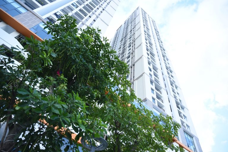 NGƯỜI MUA BĐS CHẬT VẬT TÌM NHÀ GIỮA CƠN “BÃO GIÁ”