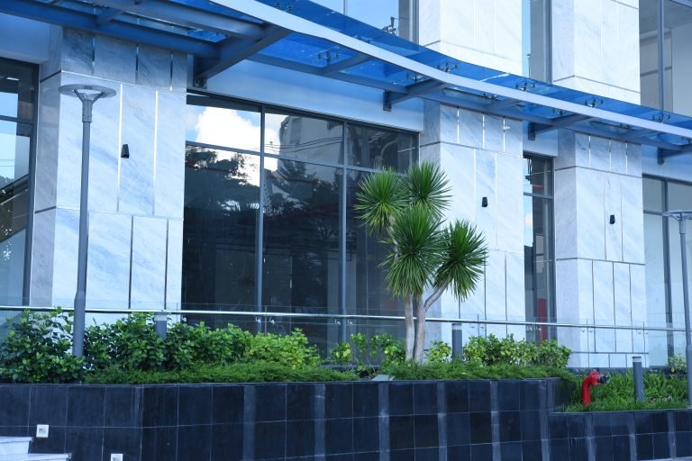 GIÁ CĂN HỘ TIẾP TỤC TĂNG, NGƯỜI DÂN KHÓ MUA NHÀ