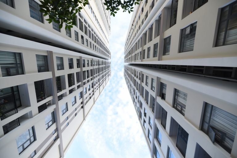 GIÁ CĂN HỘ SƠ CẤP TĂNG CAO, NGƯỜI MUA CHỌN CĂN HỘ ĐÃ BÀN GIAO?