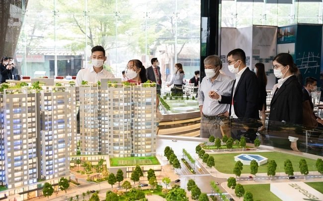 GIỮA LÚC BÃO GIÁ, NHIỀU CHỦ ĐẦU TƯ KÍCH CẦU BẰNG LOẠT CHÍNH SÁCH “MẠNH TAY”