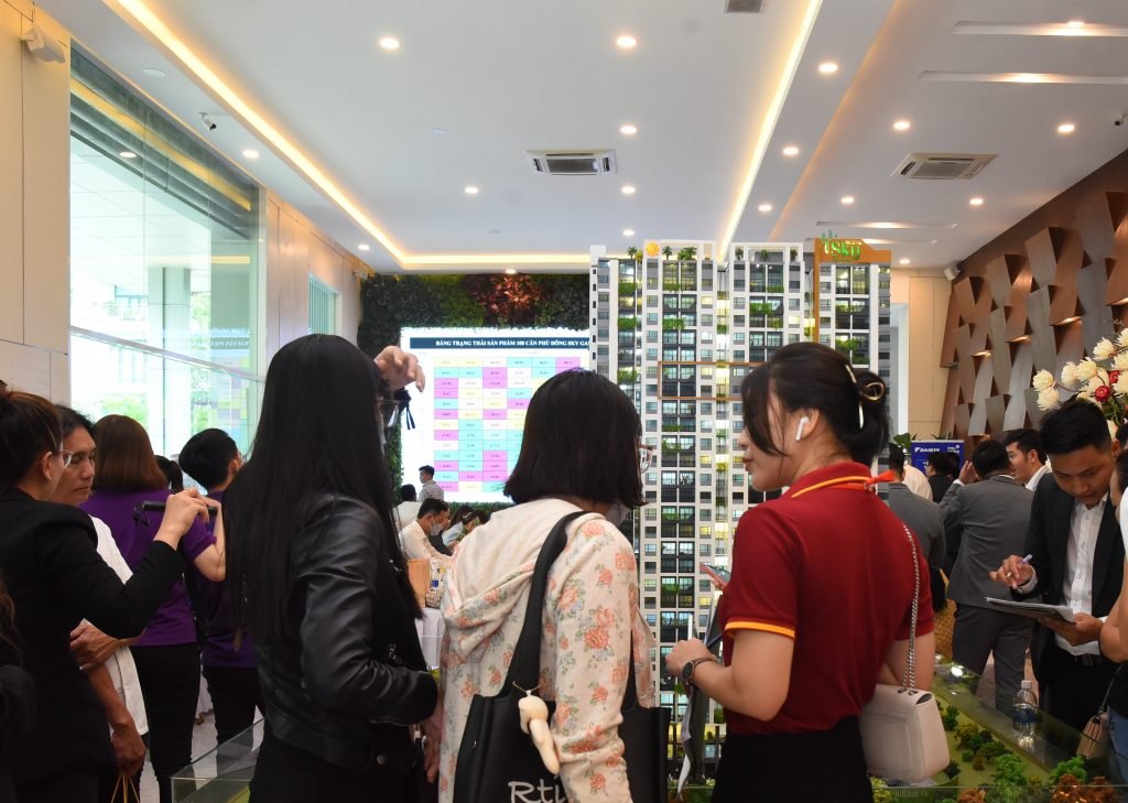 LOẠT DỰ ÁN BĐS PHÍA ĐÔNG TP.HCM VẪN “NGƯỢC SÓNG” RA HÀNG CUỐI NĂM