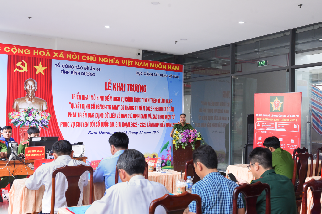 RA MẮT MÔ HÌNH ĐIỂM DỊCH VỤ CÔNG TRỰC TUYẾN TẠI KHU CĂN HỘ PHÚ ĐÔNG PREMIER