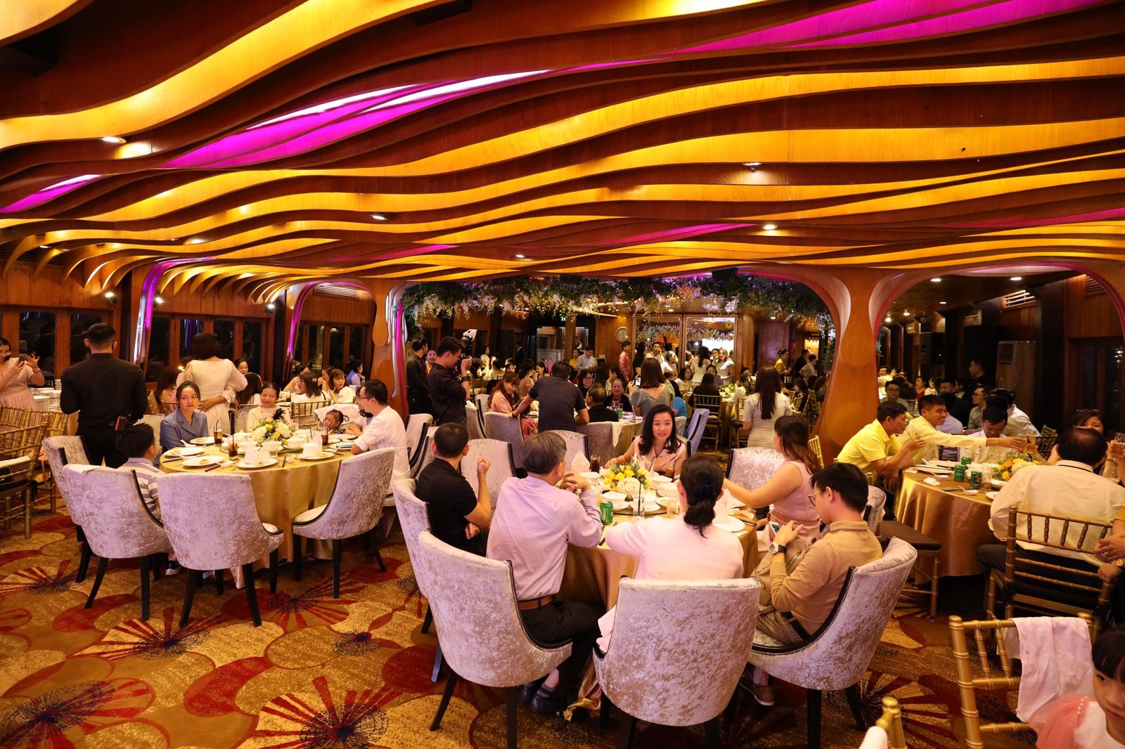 CHÀO MỪNG NGÀY PHỤ NỮ VIỆT NAM 20/10: TẤT CẢ VÌ NỤ CƯỜI CHỊ EM