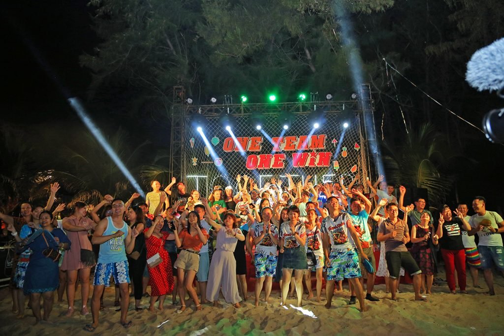 TEAM BUILDING 2019: ĐẠI GIA ĐÌNH PHÚ ĐÔNG GROUP CÙNG NHAU LÊN RỪNG XUỐNG BIỂN
