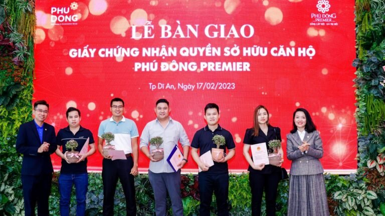 NHỮNG KHOẢNH KHẮC CỦA LỄ TRAO GIẤY CHỨNG NHẬN QUYỀN SỞ HỮU CĂN HỘ PHÚ ĐÔNG PREMIER ĐỢT 4
