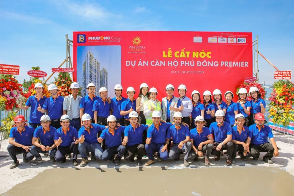 Lễ cất nóc Phú Đông Premier