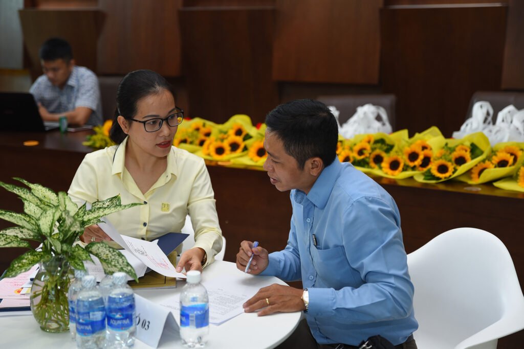 Lễ trao sổ hồng cư dân KDC Phú Đông