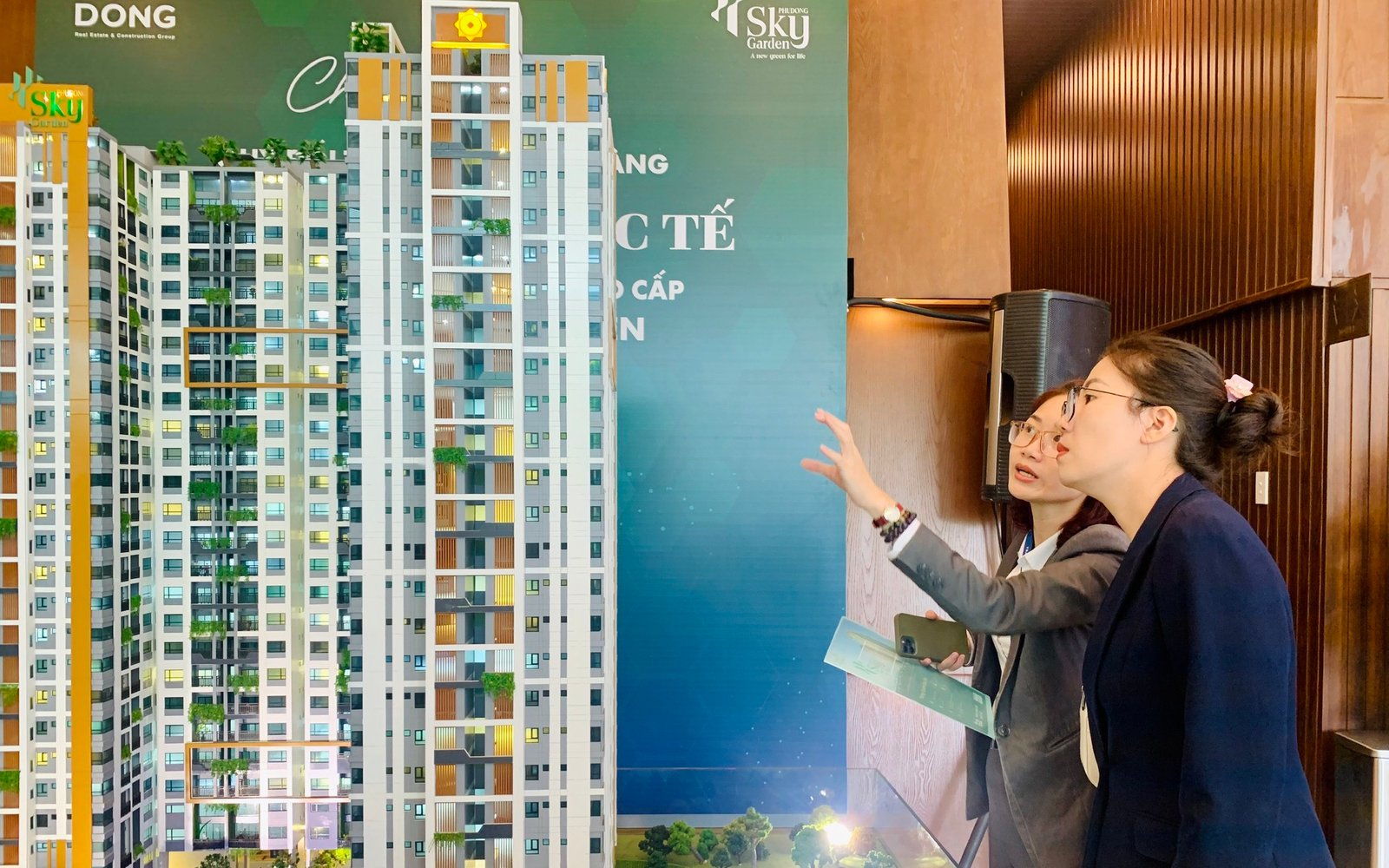 Nhà đầu tư bất động sản tìm kiếm dự án xây dựng đúng tiến độ