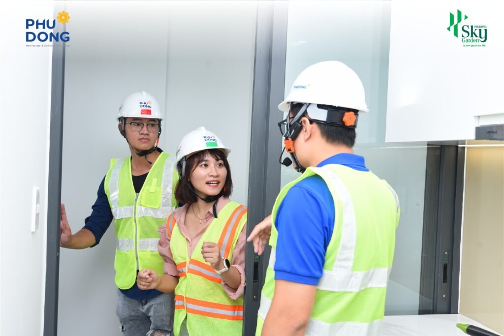 KHÁCH HÀNG TRẢI NGHIỆM GÌ KHI THAM QUAN THỰC TẾ CÔNG TRÌNH PHÚ ĐÔNG SKY GARDEN?