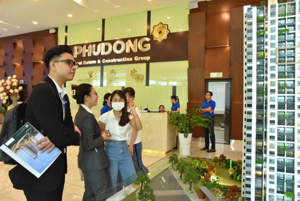 Nhà vừa túi tiền ngày càng thu hẹp do doanh nghiệp địa ốc khó tìm quỹ đất giá mềm để phát triển dự án 