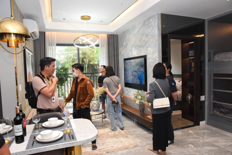 Cơ sở hạ tầng phát triển kéo khu vực ngoại ô “lại gần” trung tâm thành phố, nhu cầu nhà ở vừa túi tiền còn bị dồn nén?