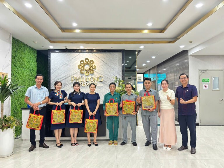 Công đoàn Phú Đông Group trao gửi yêu thương mùa Trung thu đến CBNV